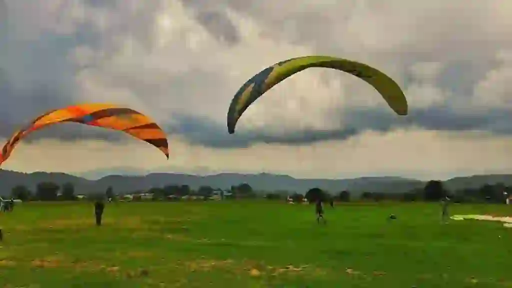 Paragliding in Bir Billing