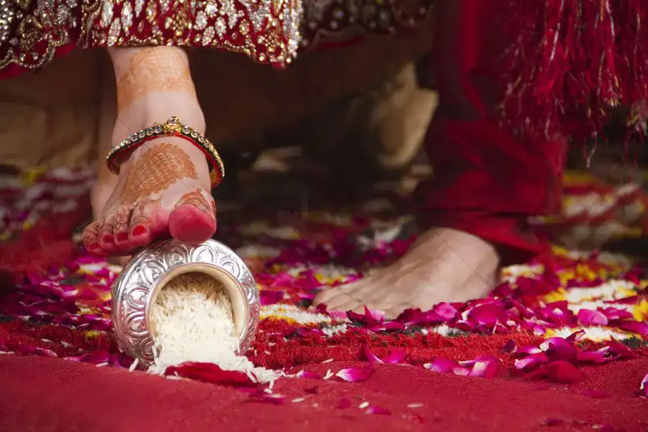 Traditions After the Wedding: Setting out on Another Excursion